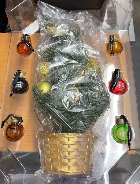 http://lpwinesandliquors.com/cdn/shop/products/lp-wines-liquors-gift-world-whiskey-society-christmas-tree-with-balls-31698351652947_grande.jpg?v=1669484653